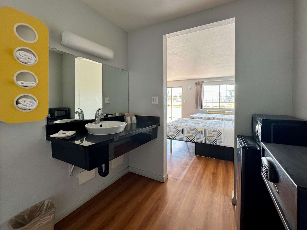 Deluxe Room, 2 Queen Beds, Non Smoking, Kitchenette photo 1