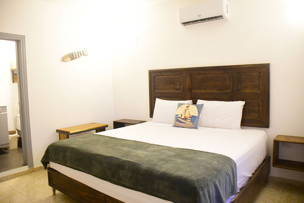 Deluxe Double Room, 1 King Bed, Non Smoking, City View photo 2