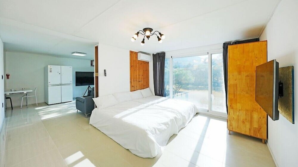 Room (spring) photo 1