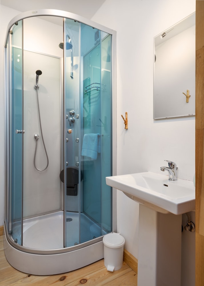 Luxury Suite, 1 Twin Bed, Private Bathroom, Mountain View (Wrangler) photo 3