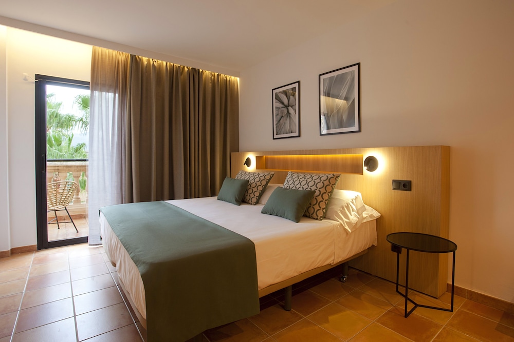 Deluxe Suite, Balcony (Spa access)