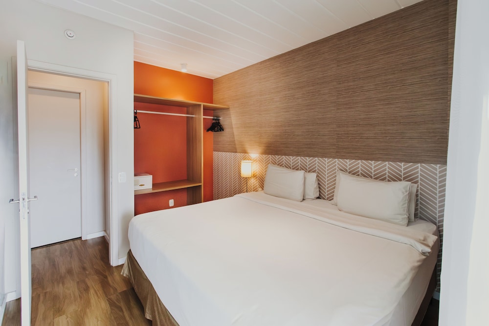 Executive Suite - Photo 2