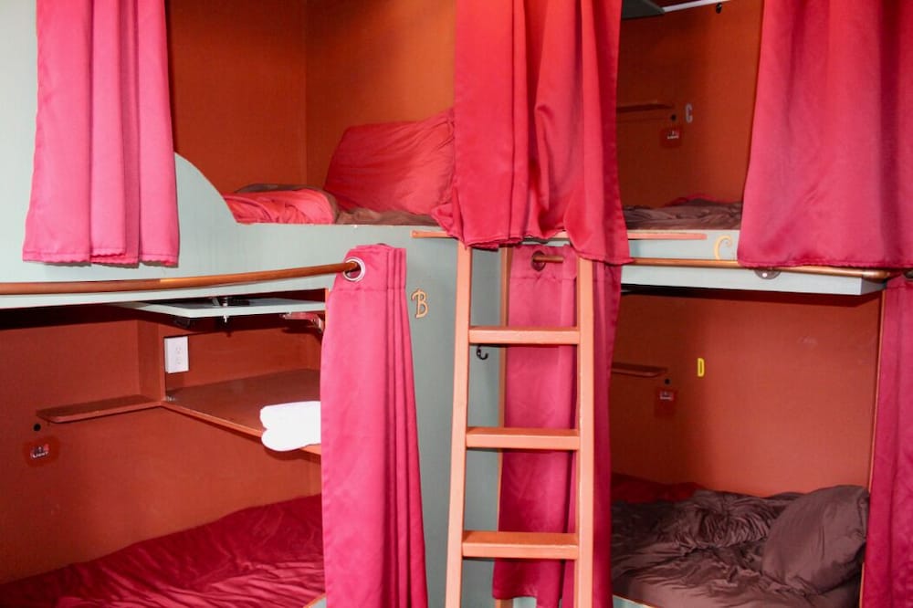 Classic Shared Dormitory, Women Only, Shared Bathroom photo 3