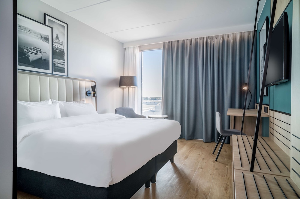 Superior Room (Runway View) - Photo 1