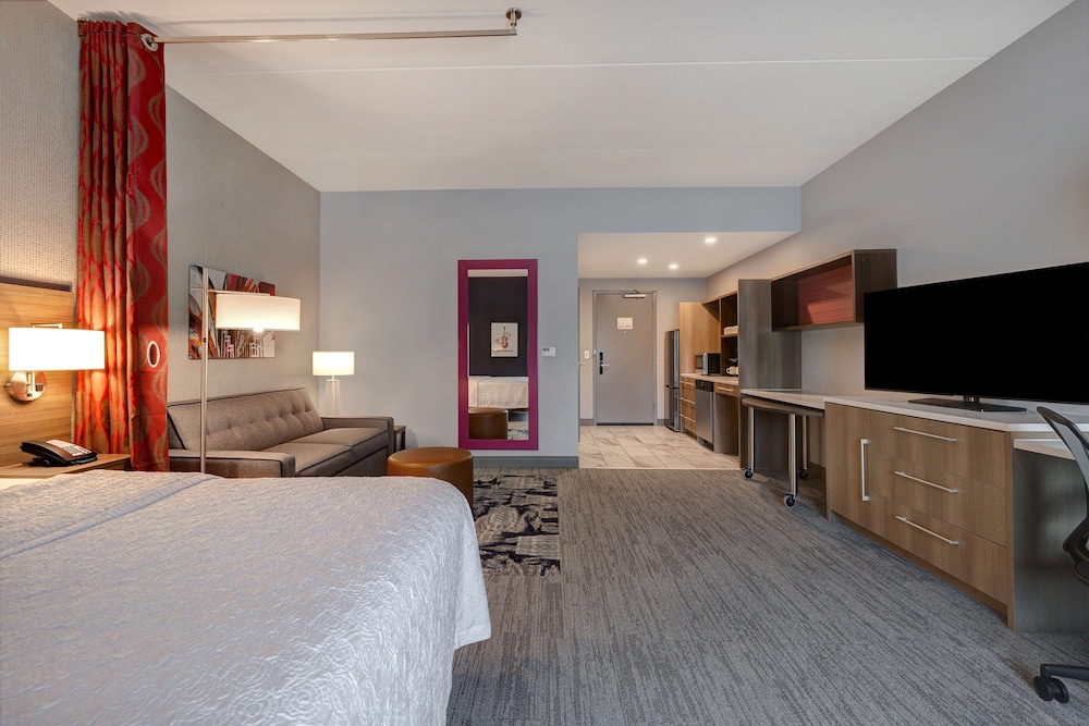 Studio, 1 Queen Bed, Accessible, Bathtub - Photo 8