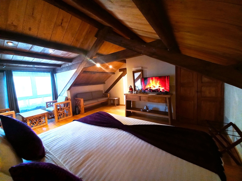 Master Suit, 1 King Bed