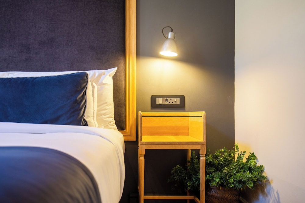 Deluxe Room - Photo 9