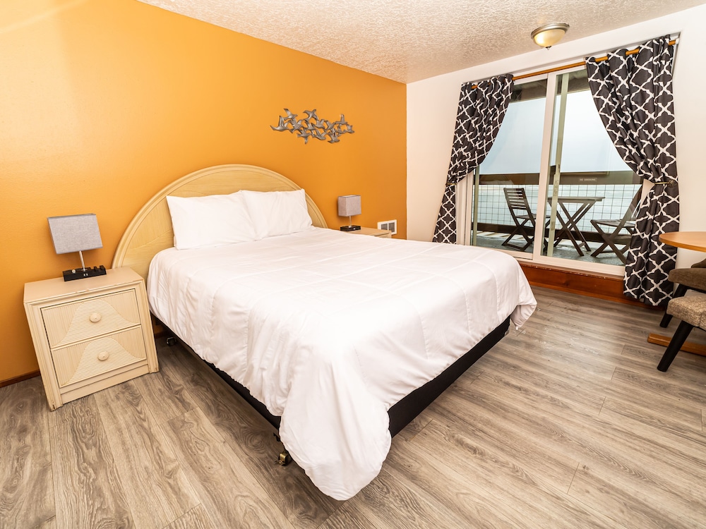 Queen Room with Balcony, Bay View