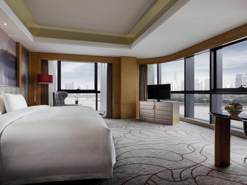 Premium Room, 1 King Bed, River View photo 1