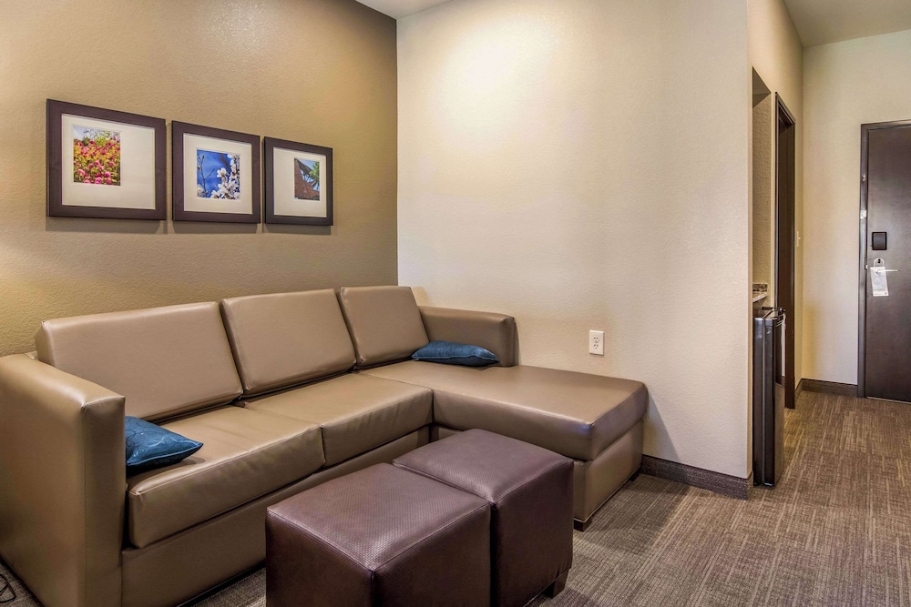 Suite, Multiple Beds, Non Smoking photo 3