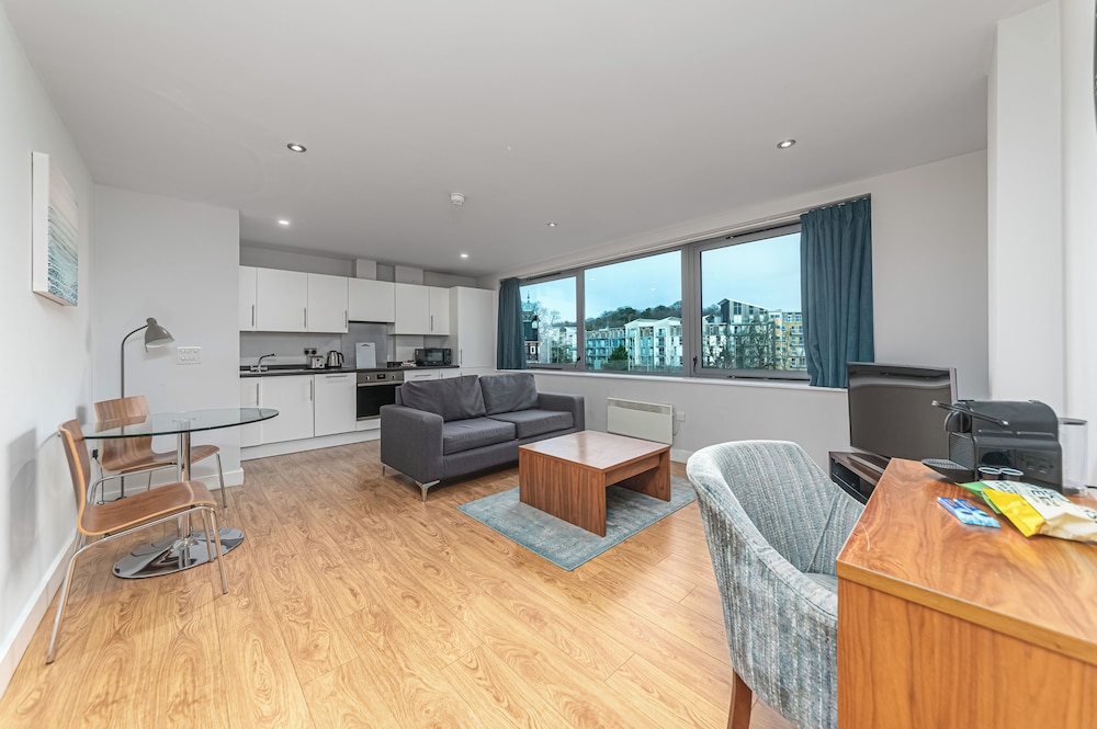 1 Bedroom Twin Apartment with Sofa Bed photo 2