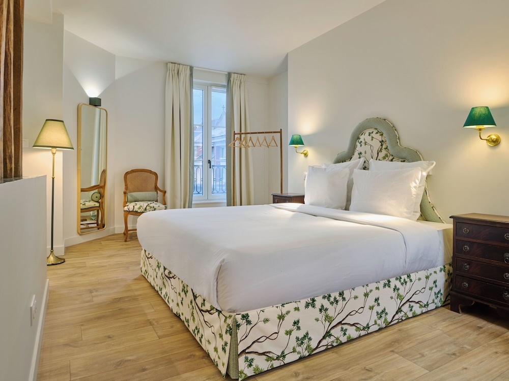 Comfort Suite, City View