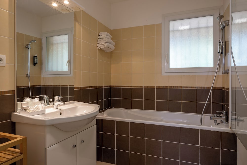 Family Quadruple Room - Photo 8