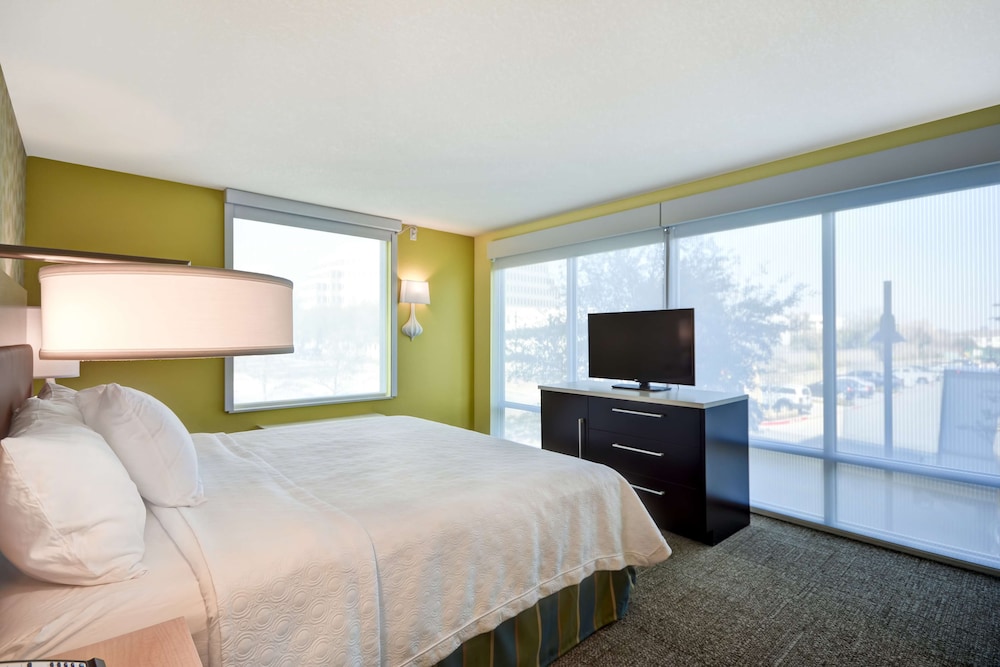 Studio, 1 King Bed, Accessible, Corner (Hearing) photo 3