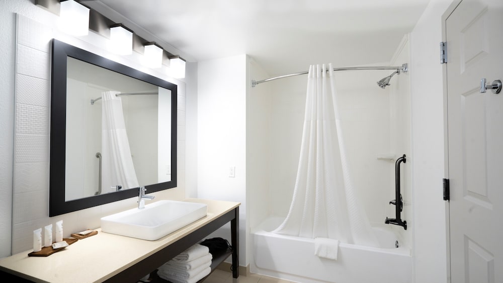 Suite, 1 King Bed, Non Smoking (Extended Stay) - Photo 3