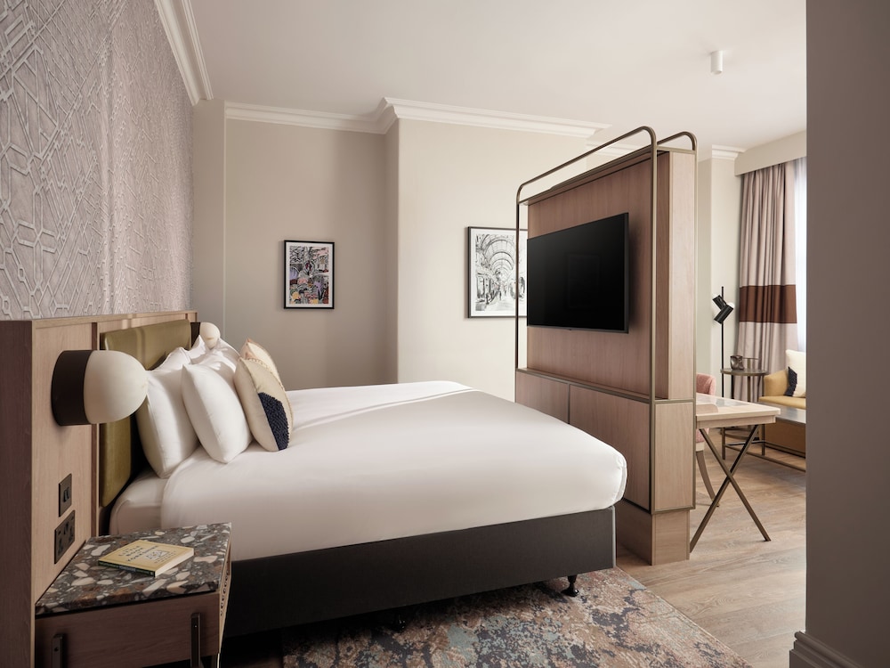 Newly Refurbished Suite - Photo 1