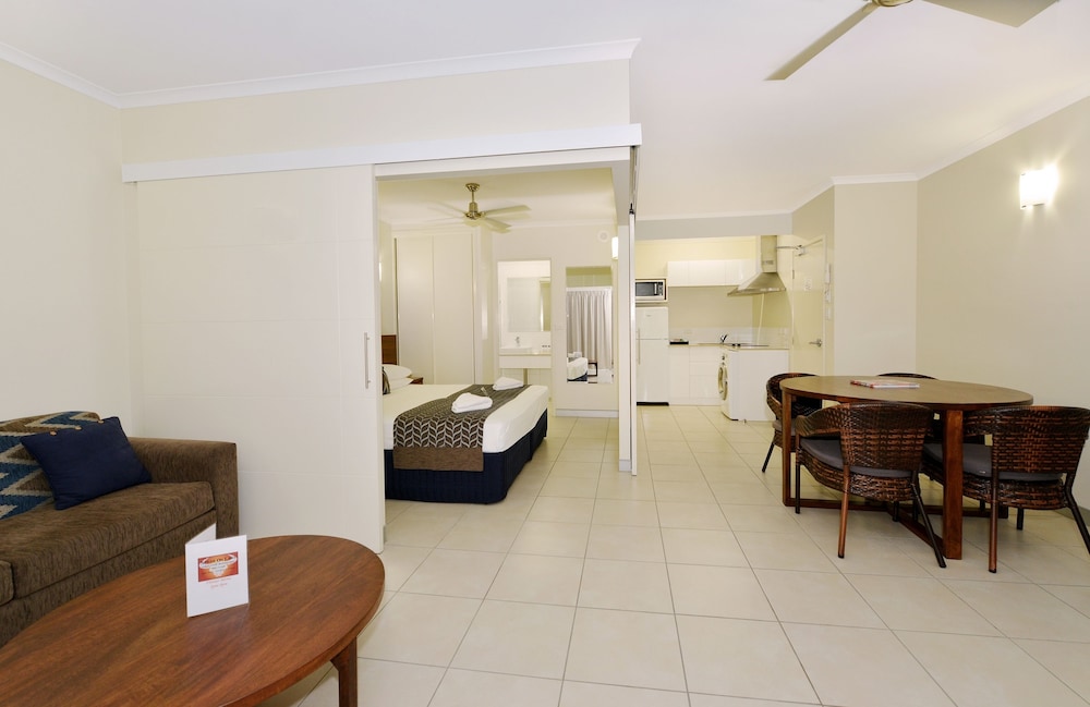 Deluxe Apartment, 2 Bedrooms (Frangipani)