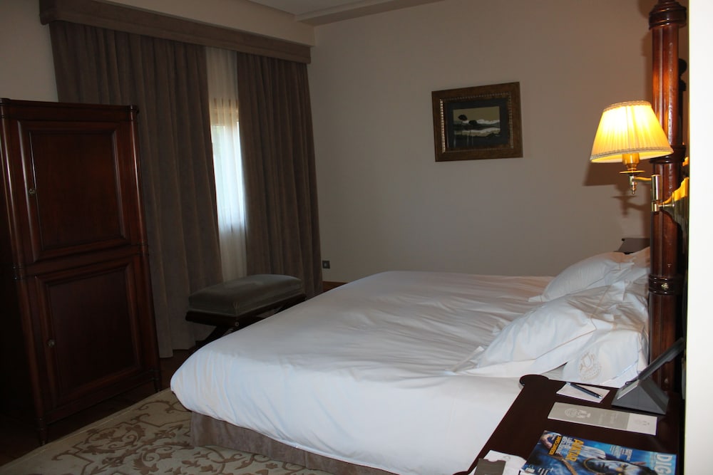 Premium Double Room - Photo 8