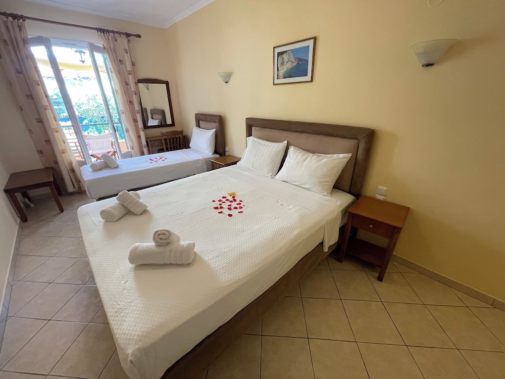 Double Room, Mountain View with extra bed photo 1
