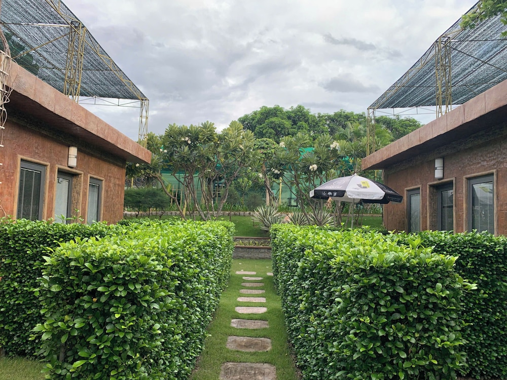 Bungalow with Garden View - Photo 18