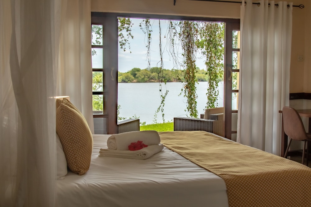 Riverside Room photo 1