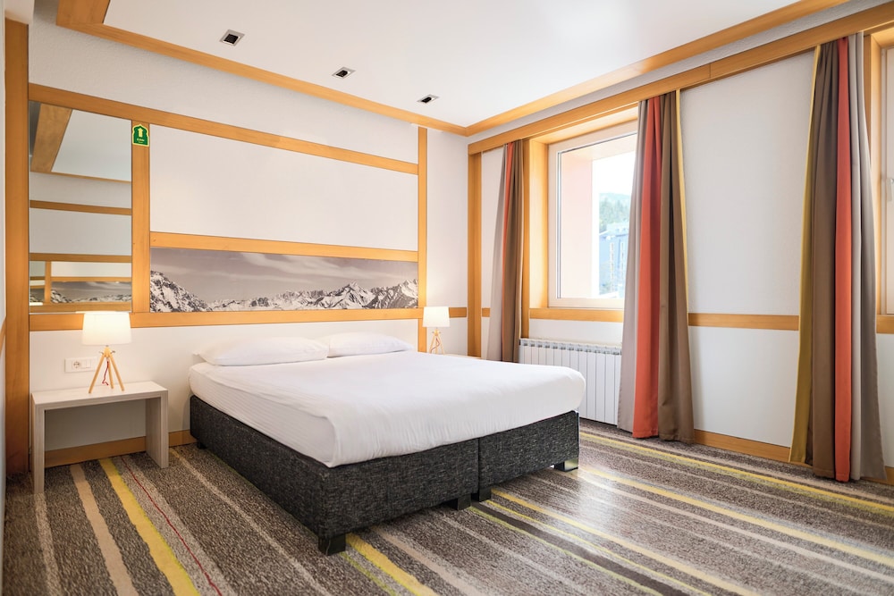 Deluxe Double or Twin Room with Mountain View photo 1