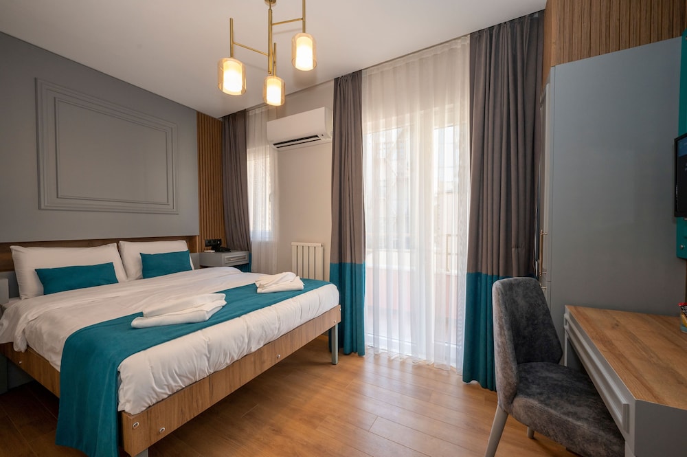 Deluxe Double Room, 1 King Bed, Balcony photo 1