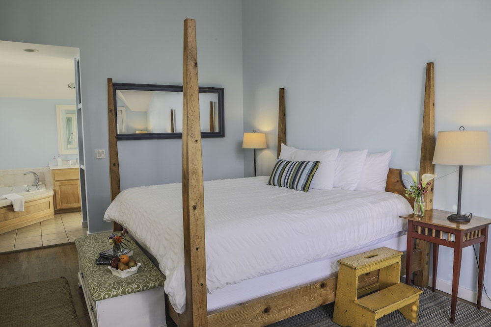 Captain's Watch Deluxe Room