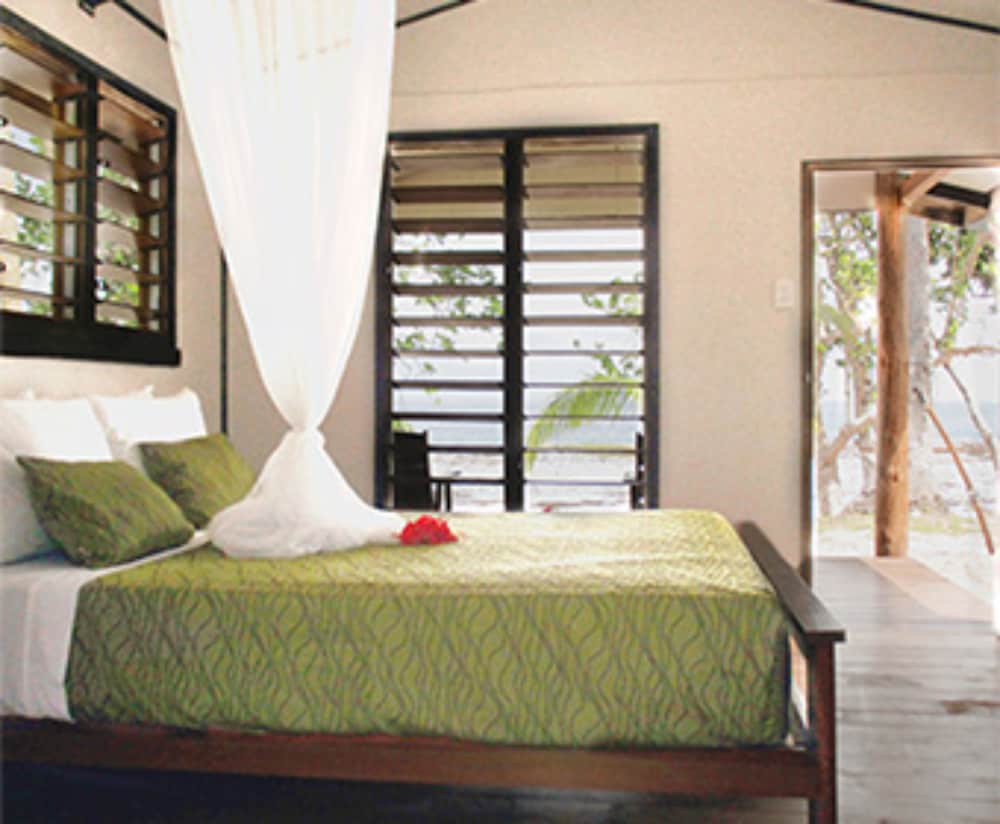 Beachfront Queen Bure photo 1