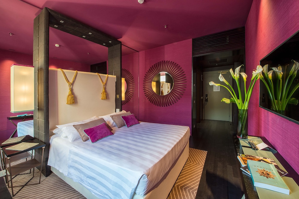 Deluxe Room, 1 King Bed, City View