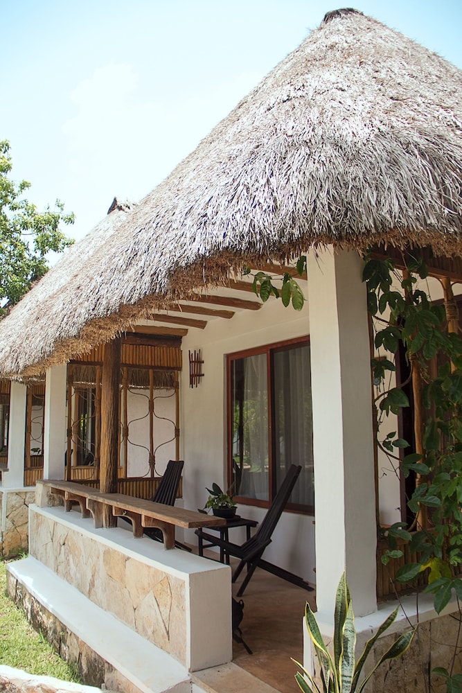 Standard Room, 1 King Bed, Private Bathroom, Ground Floor photo 2