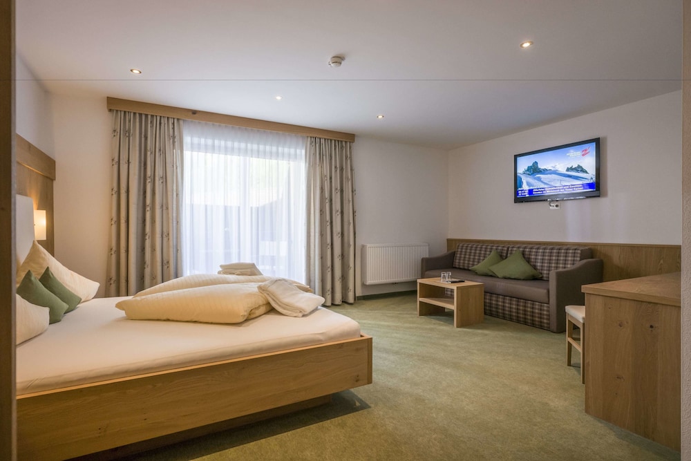 Superior Quadruple Room, 1 Bedroom, Terrace, Ground Floor photo 2