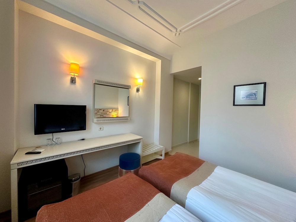 Economy Room, 1 Double or 2 Twin Beds - Photo 6
