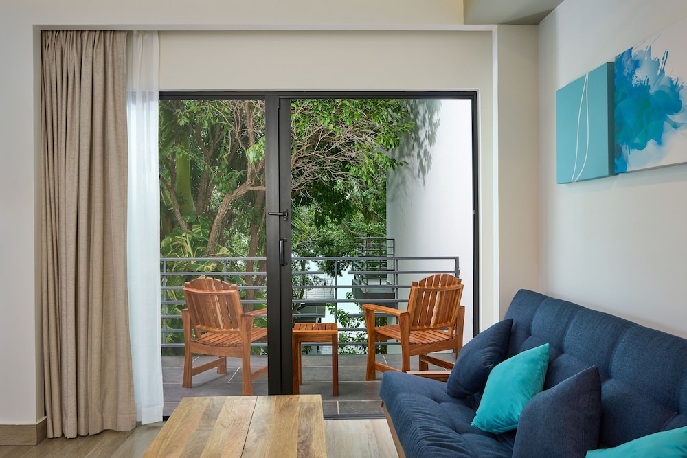 Junior Suite Partial Lagoon View - Photo 3