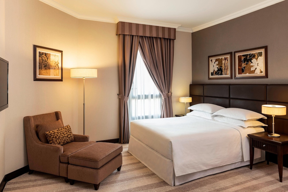 Suite, 1 King Bed, Tower