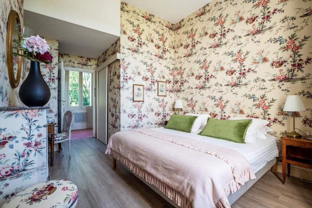 Room (Floralia)