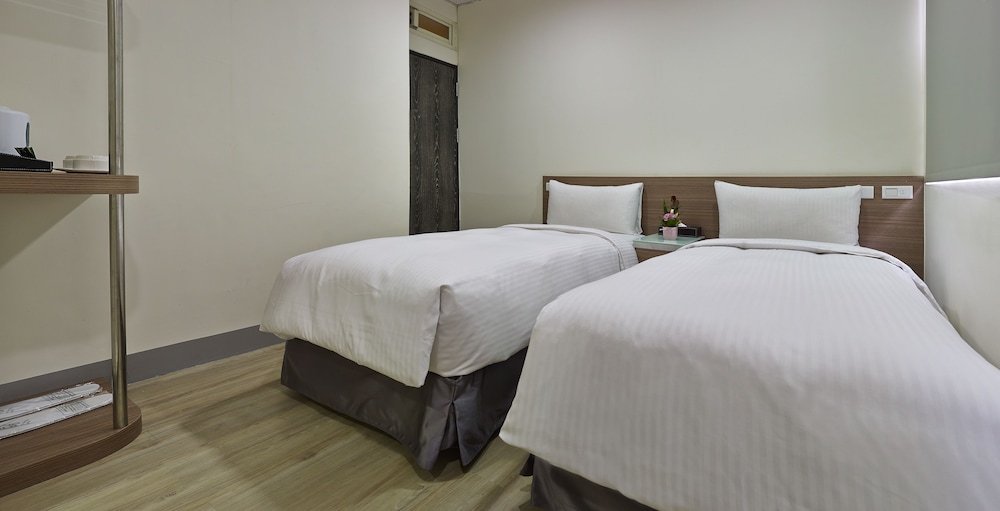Standard Twin Room - Photo 1