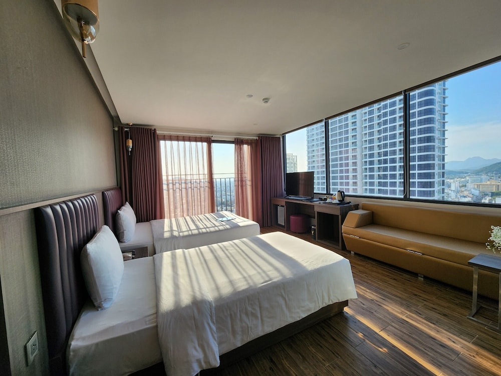Premier Double or Twin Room, 1 Bedroom, Partial Sea View photo 3