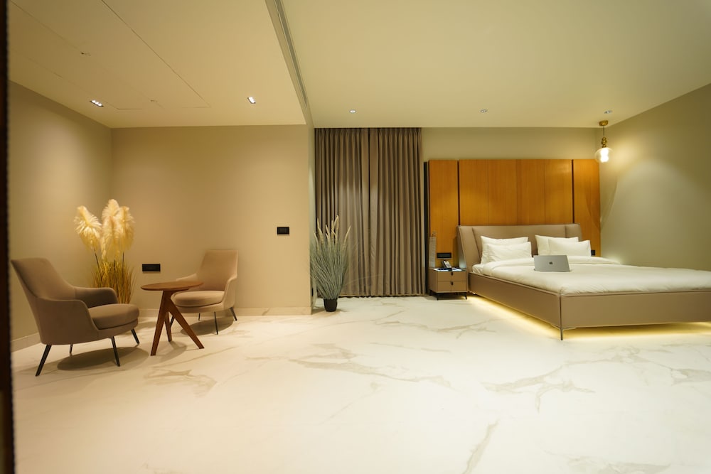 Grand Suite, Pool View