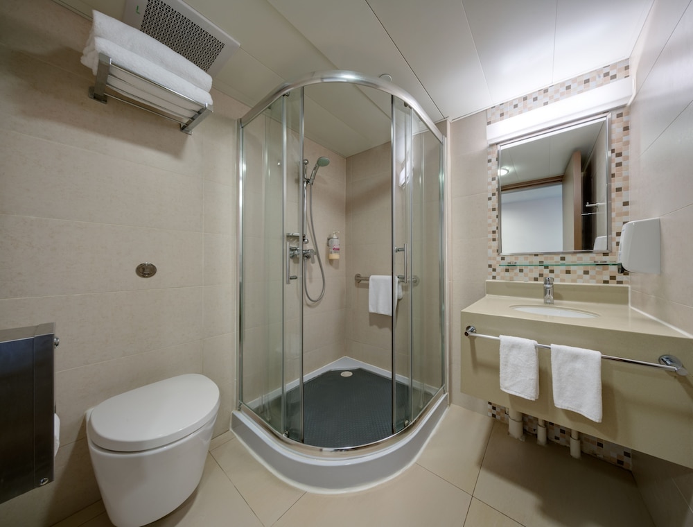 1 Bed in 8-Person Mixed Dormitory photo 2