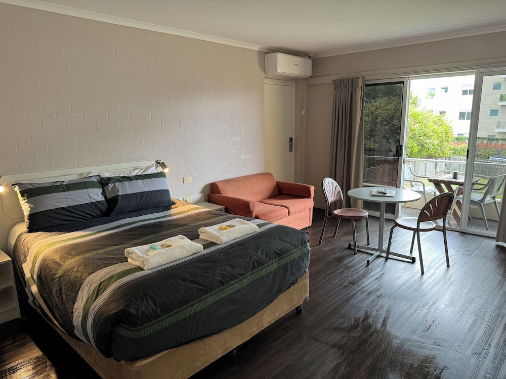 Upstairs Motel Suite photo 1