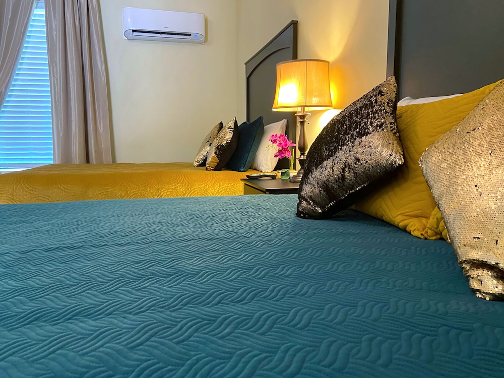 Queen Studio, Non Smoking, Refrigerator & Microwave, Kitchenette