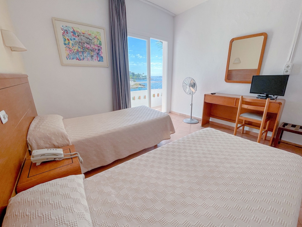 Habitación Doble Estándar, 2 Camas Individuales, Vista parcial al mar
