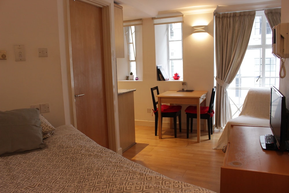Family Studio, Multiple Beds, Non Smoking, Kitchen photo 3