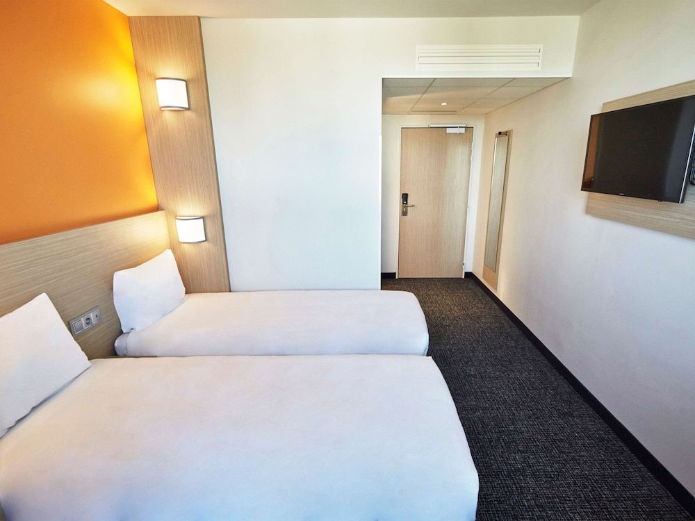 Standard Room, 2 Twin Beds - Photo 3