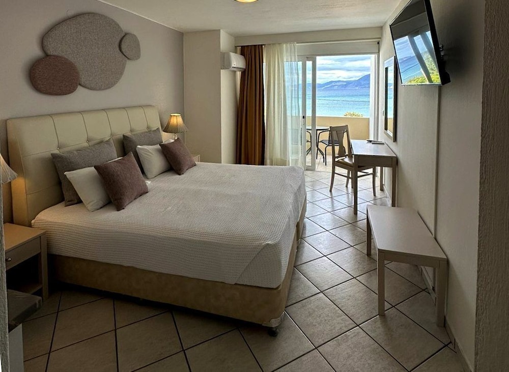 Standard Room thumbnail 6