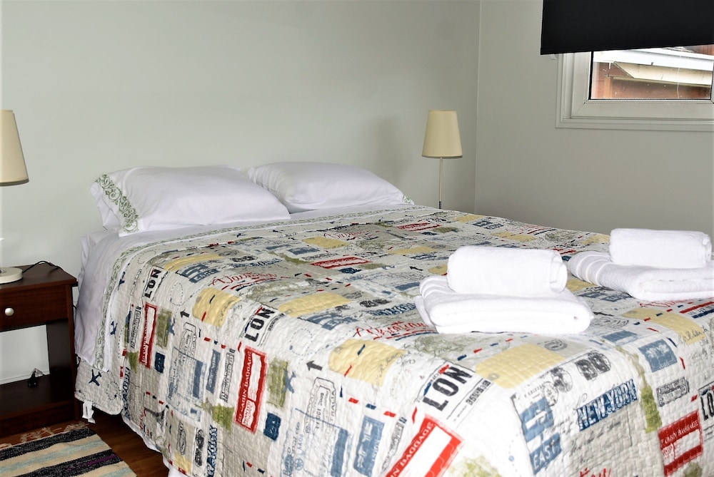 Room, 1 King Bed (#4) photo 3