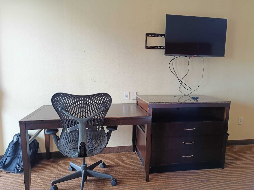 Room (Queen Beds with Kitchenette) photo 2