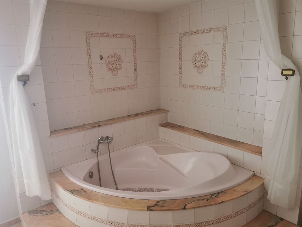 Quadruple Room - Photo 5