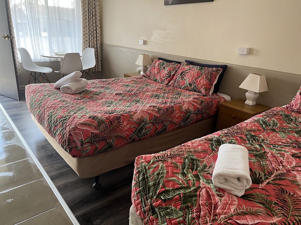 Comfort Room, Multiple Beds (Non pet friendly) photo 1